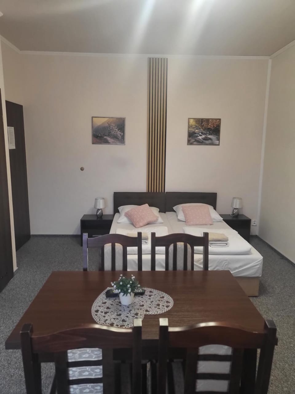 Bed, Photo of the whole room, Seating area, Bedroom, towels
