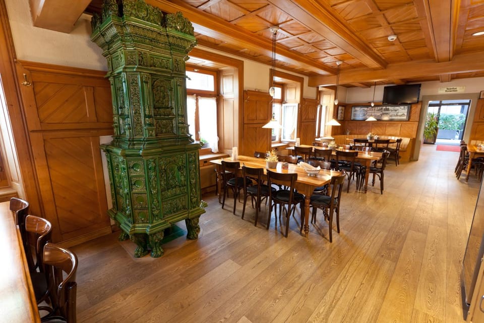 Restaurant/places to eat, Decorative detail