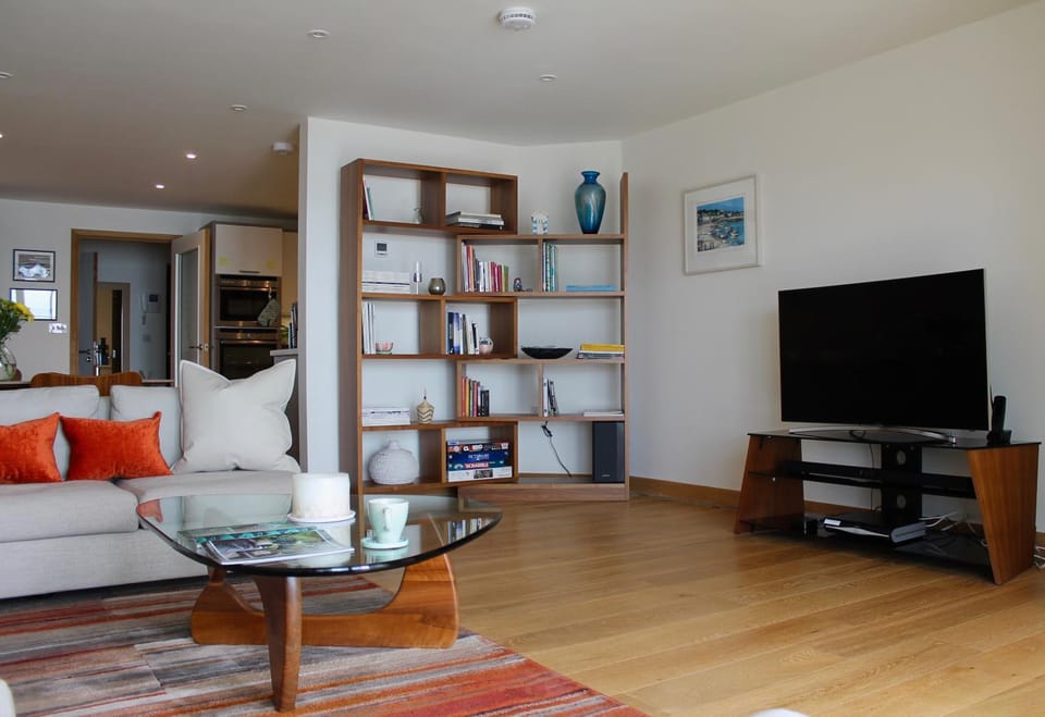TV and multimedia, Balcony/Terrace, Living room, Seating area