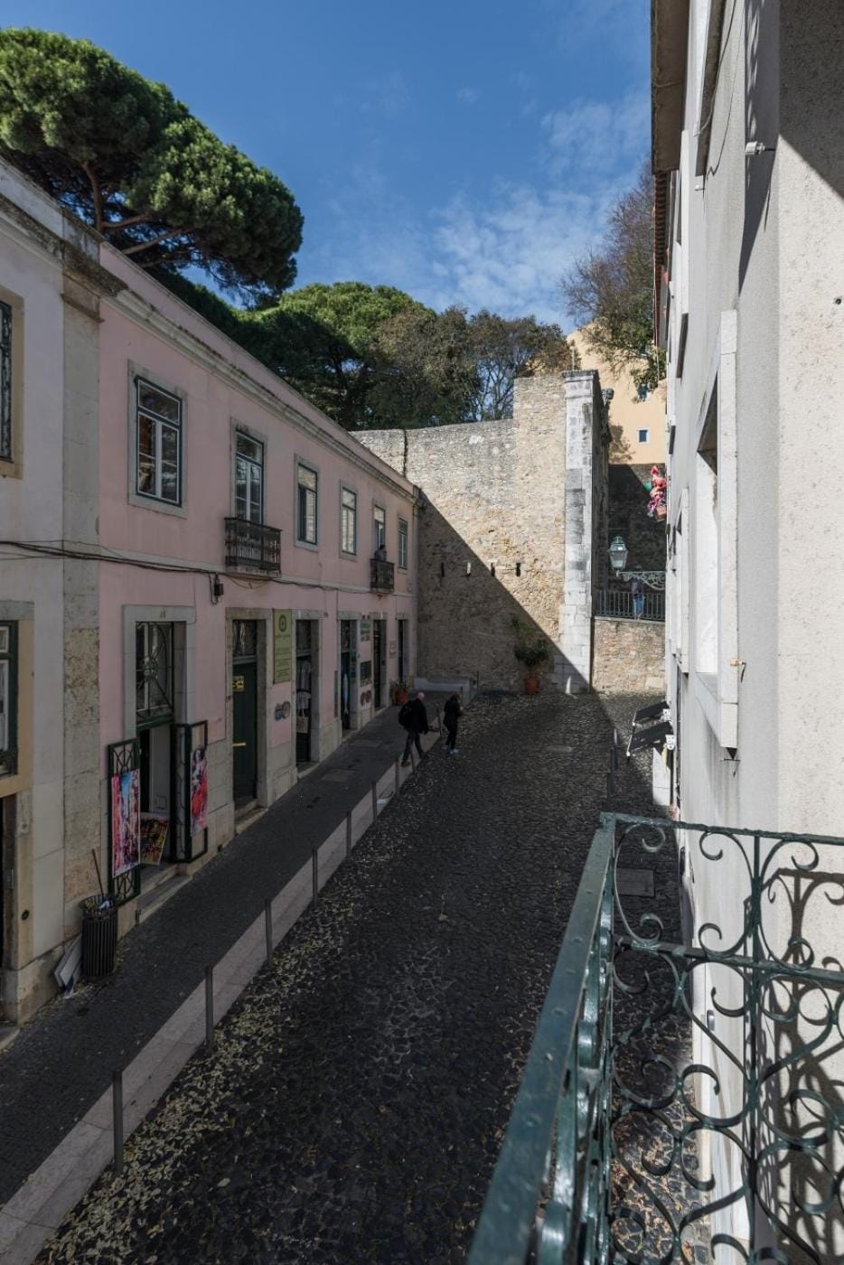 Nearby landmark, Off site, Neighbourhood, Natural landscape, View (from property/room), City view, Landmark view, Street view, Entertainment, Certificate/Award, Quiet street view