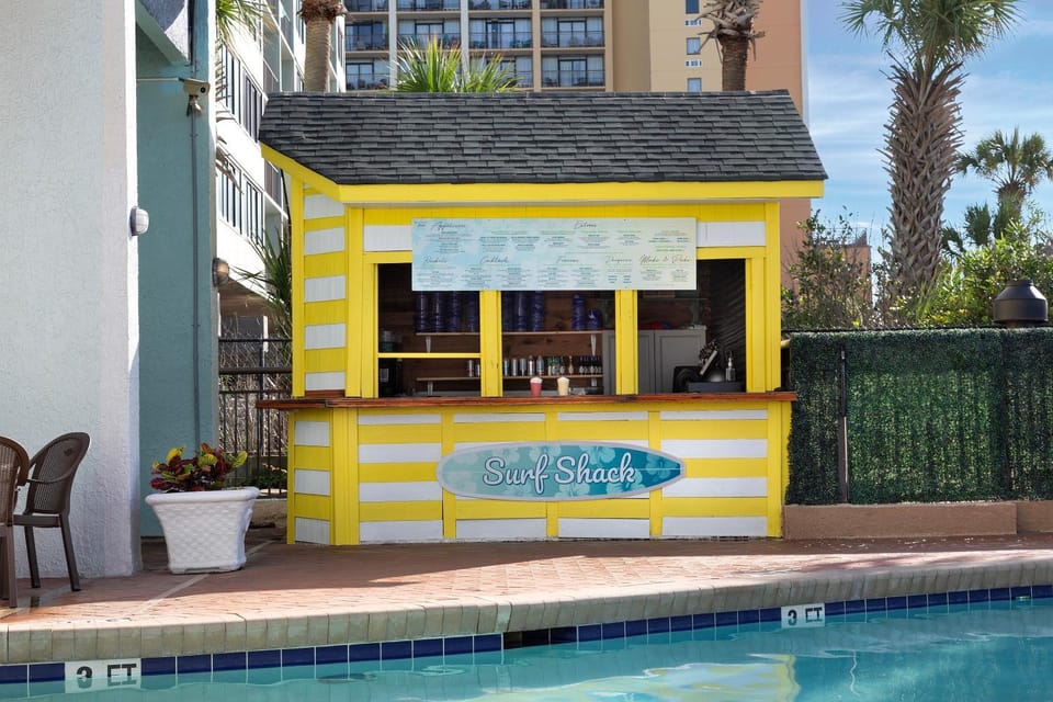 Restaurant/places to eat, Lounge or bar, Food and drinks