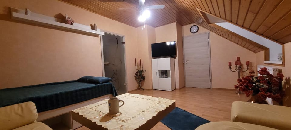 Communal lounge/ TV room, TV and multimedia, Living room, Seating area, Evening entertainment