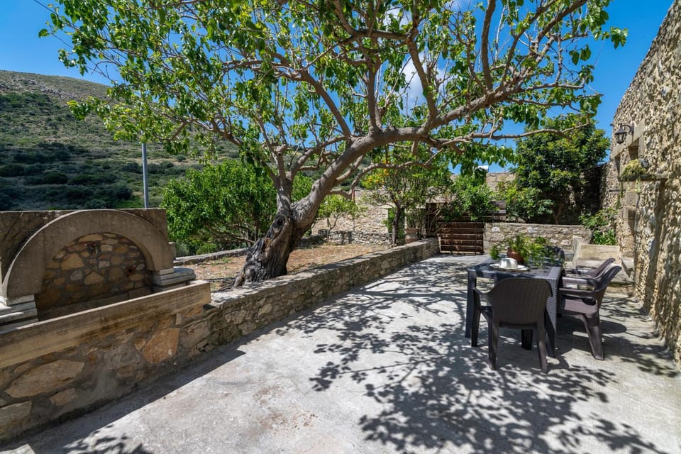 Patio, Spring, Day, Natural landscape, Dining area, Mountain view