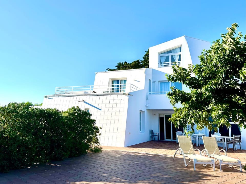 Property building, Swimming pool, Breakfast
