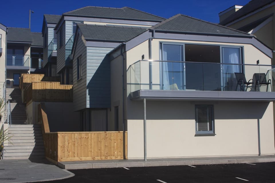 Facade/entrance, Sea view
