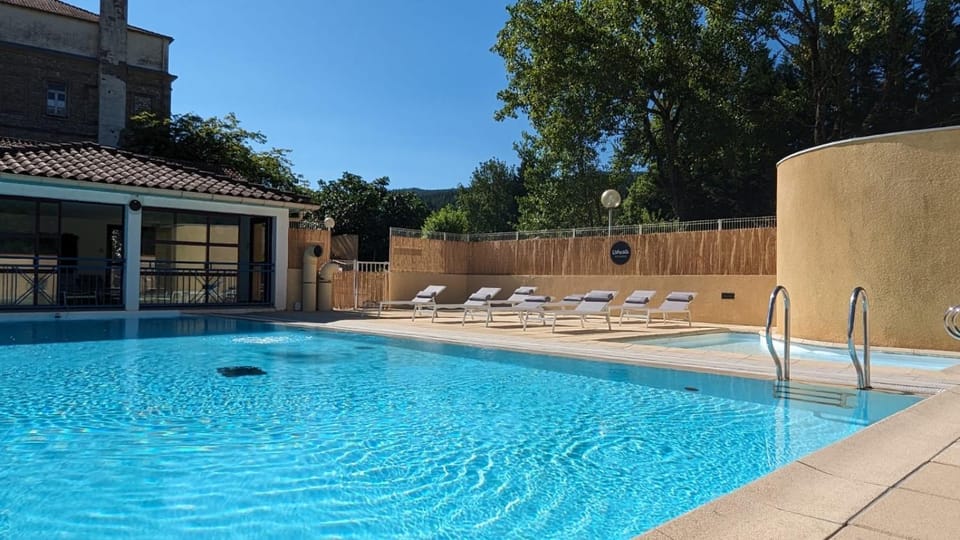 Swimming pool, sunbed