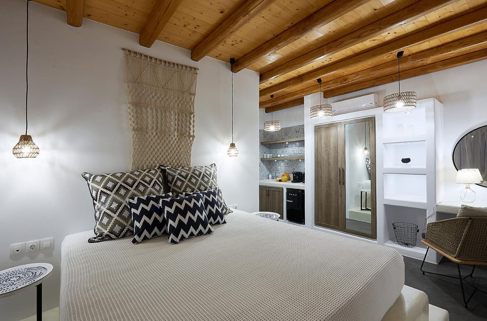 Bed, Photo of the whole room, Decorative detail