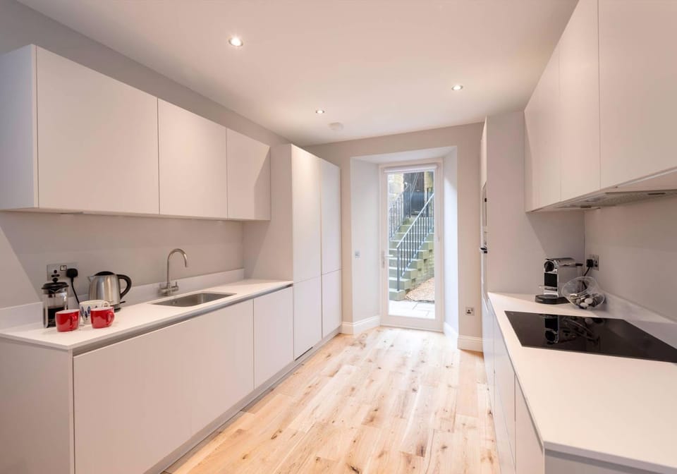 People, Coffee/tea facilities, View (from property/room), Kitchen or kitchenette, Food and drinks, Decorative detail, Food, Guests, Garden view, Breakfast, Continental breakfast, Buffet breakfast, Asian breakfast, Italian breakfast, English/Irish breakfast, American breakfast, Lunch, Dinner, Drinks, Alcoholic drinks, Non alcoholic drinks, children, young children, older children, group of guests, Family