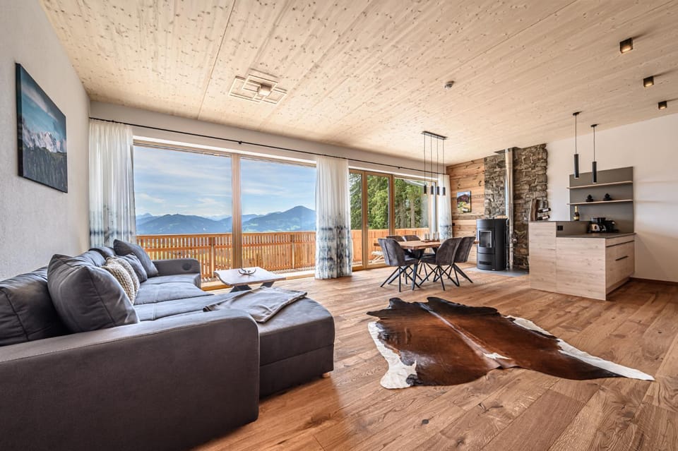 Natural landscape, TV and multimedia, Living room, Seating area, Mountain view