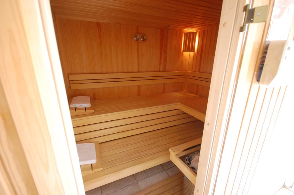 Sauna, Area and facilities