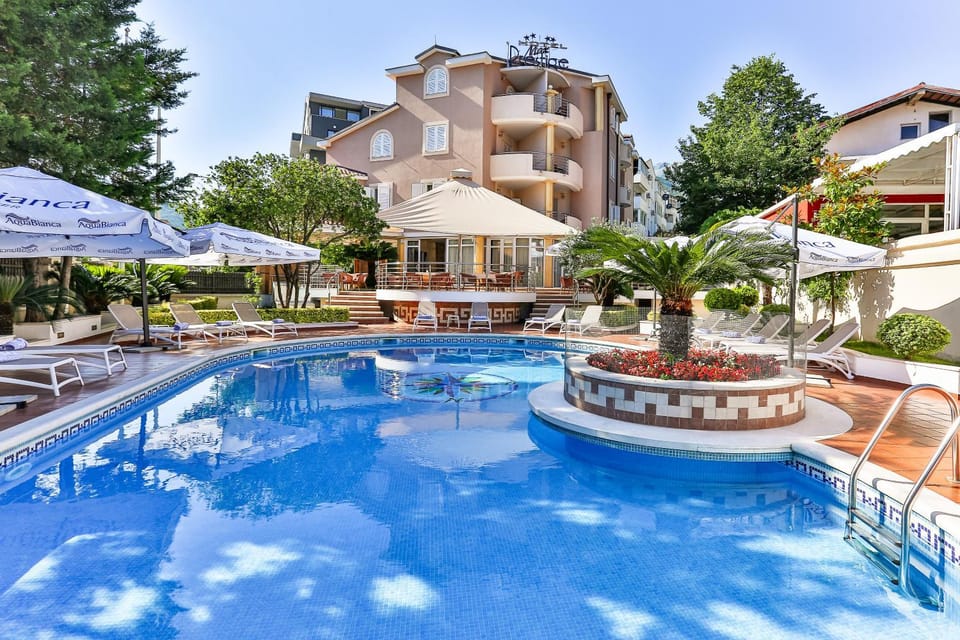 Pool view, Swimming pool, Swimming pool