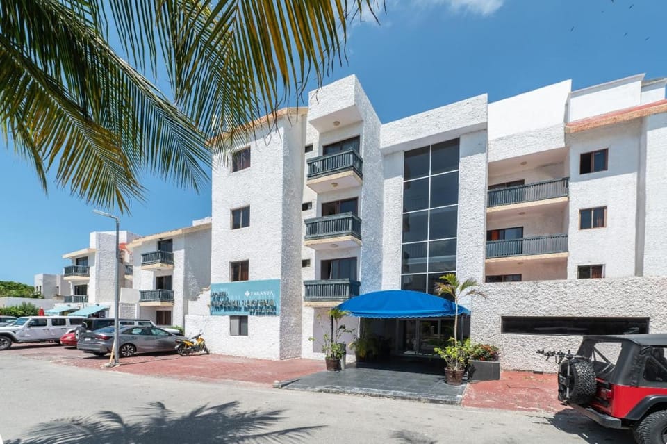 Property building, Facade/entrance, Parking
