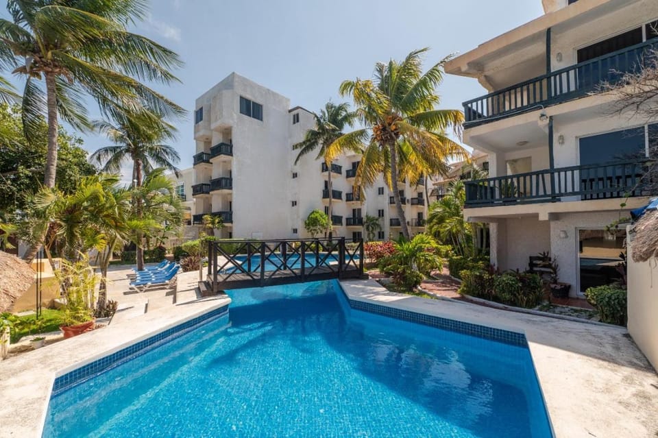 Property building, Swimming pool