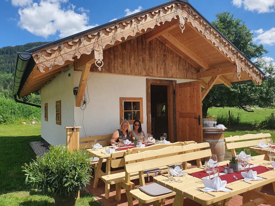 Property building, Restaurant/places to eat, Spring, Natural landscape, BBQ facilities, Garden, Food and drinks, Banquet/Function facilities, Dining area, Garden view, Breakfast, Alcoholic drinks