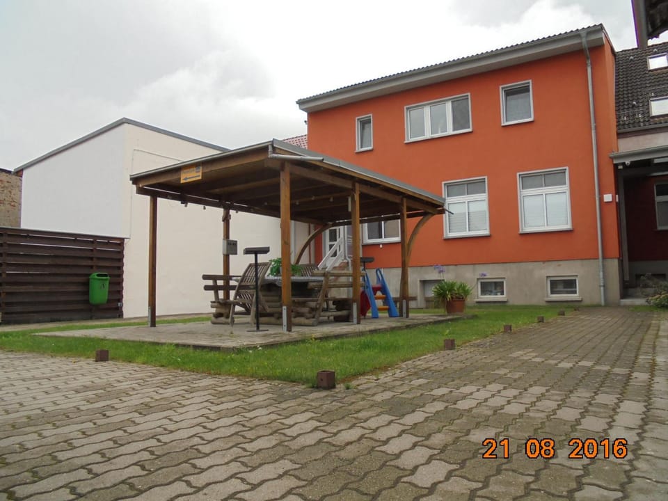 Patio, Facade/entrance