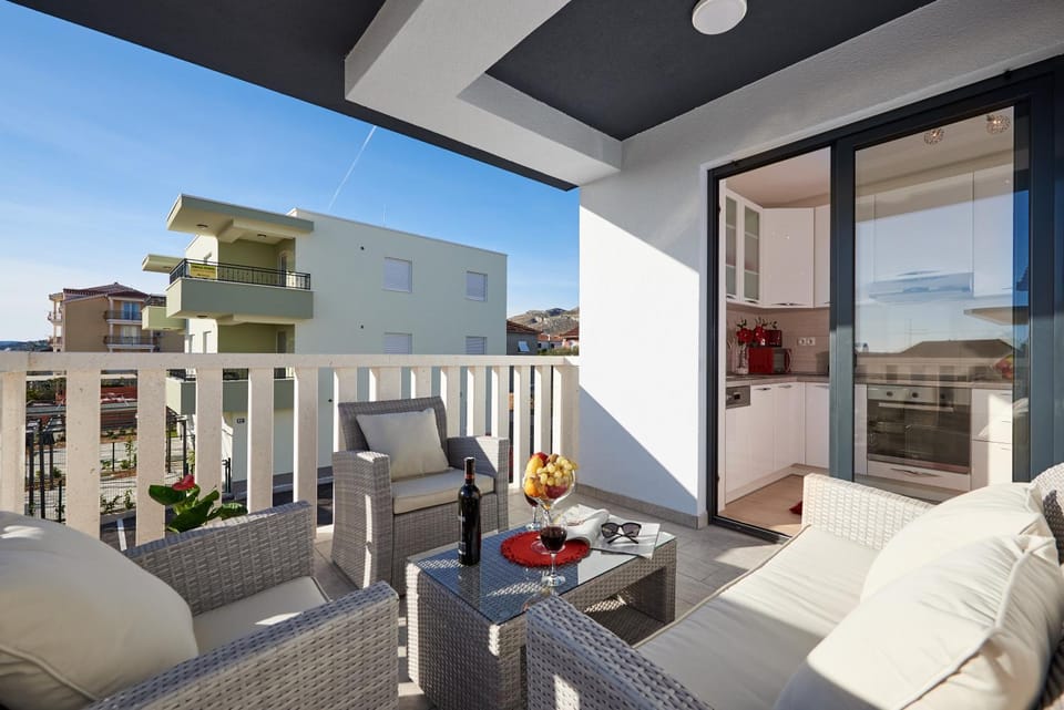 Property building, Balcony/Terrace