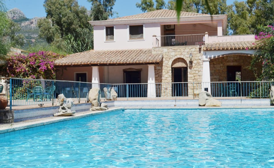 Mountain view, Pool view, Swimming pool