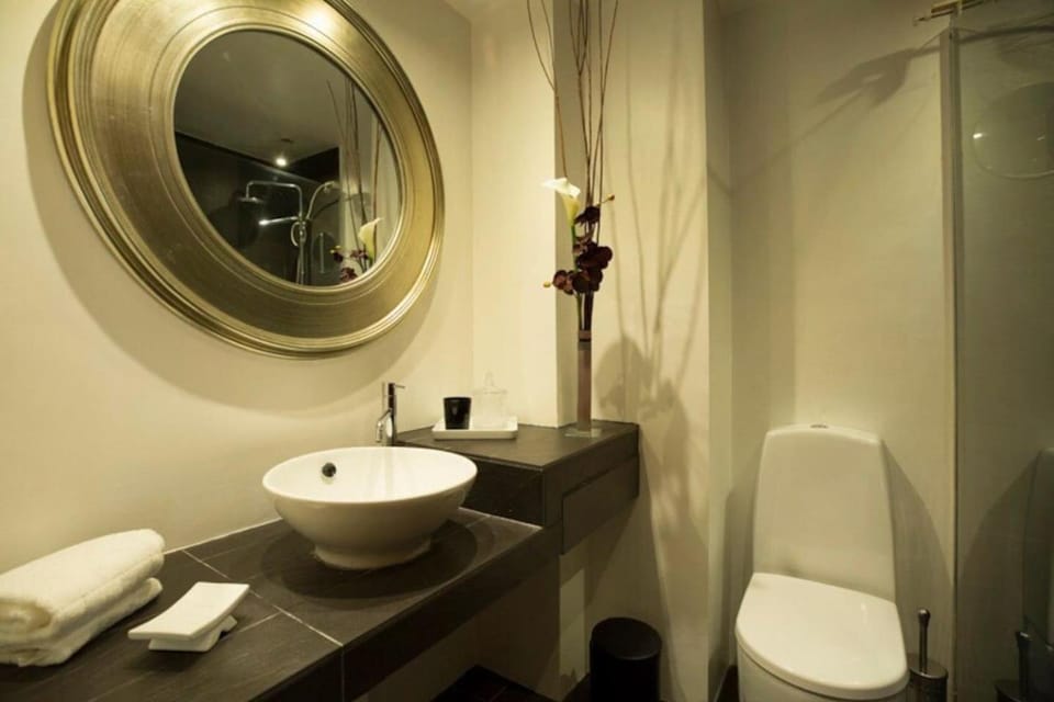 Shower, Bathroom, towels