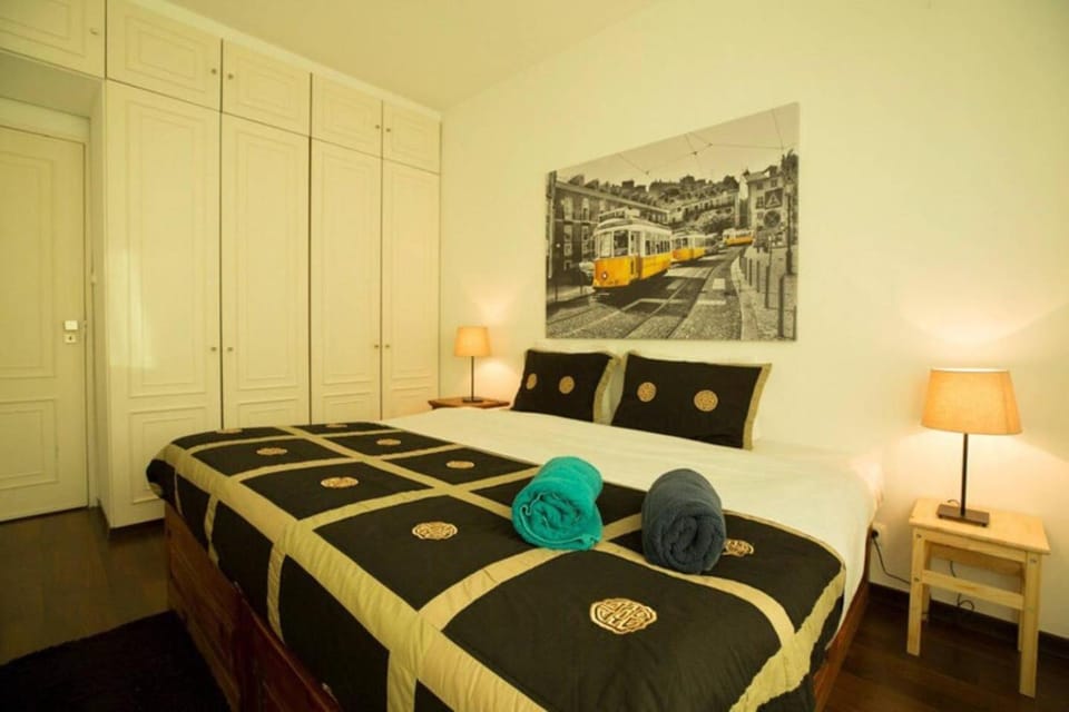 Bed, Bedroom, towels, wardrobe