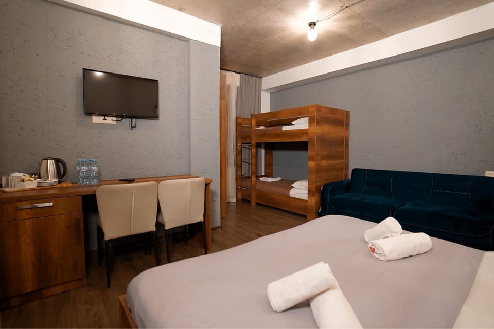 Bed, TV and multimedia, Coffee/tea facilities, Photo of the whole room