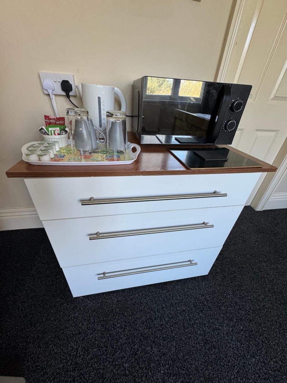 Coffee/tea facilities, Bedroom, microwave
