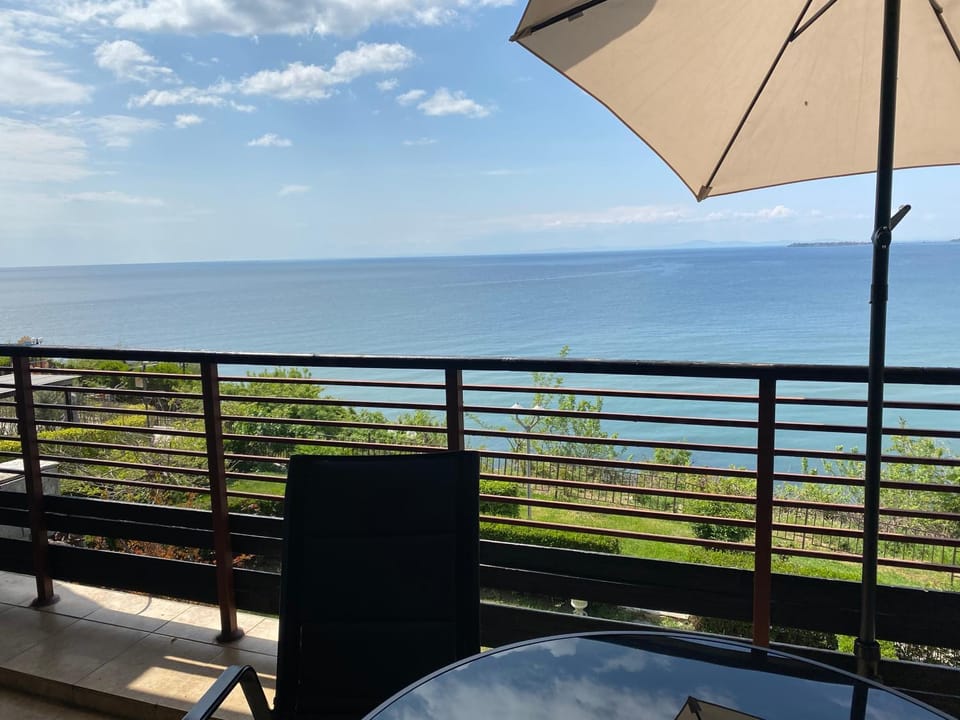 View (from property/room), Balcony/Terrace, Dining area, Sea view
