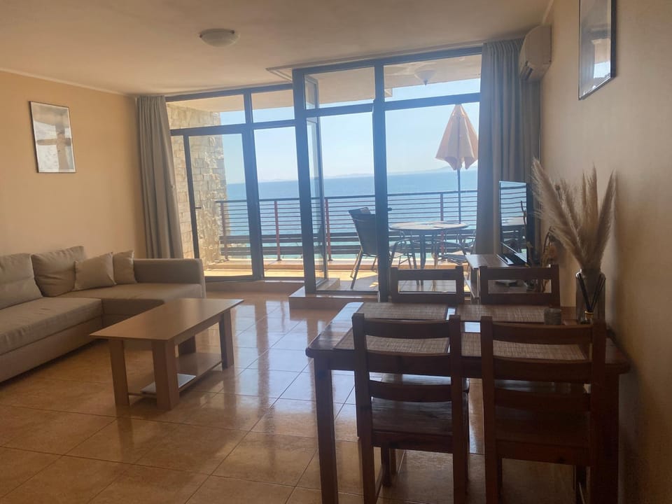 Balcony/Terrace, Living room, Seating area, Dining area, Sea view