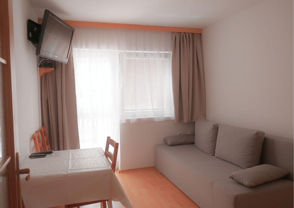TV and multimedia, Living room, Dining area