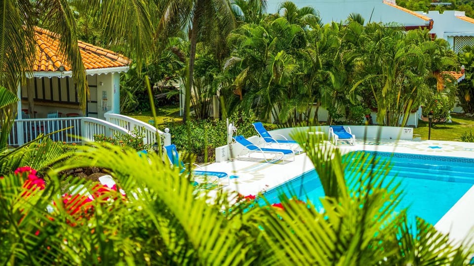 Property building, Garden view, Pool view, Swimming pool, sunbed