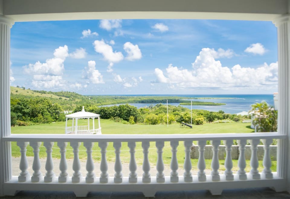 Property building, Natural landscape, View (from property/room), Balcony/Terrace, Sea view, Swimming pool