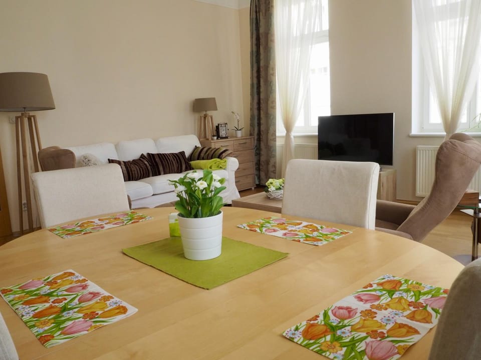 Living room, Dining area