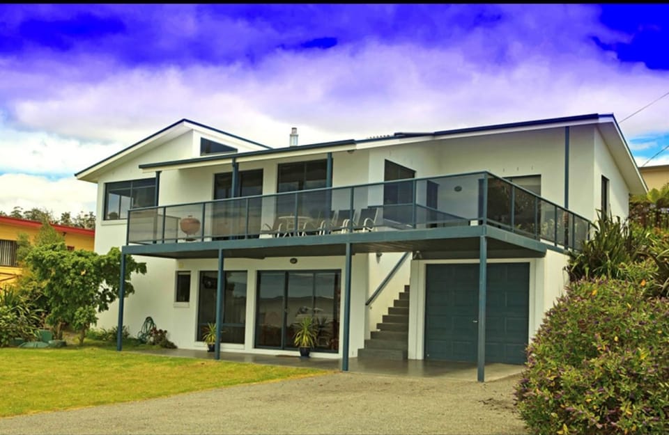 Facade/entrance, Sea view
