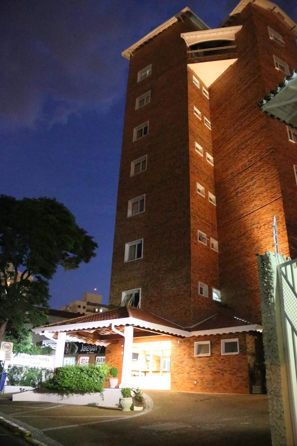 Facade/entrance