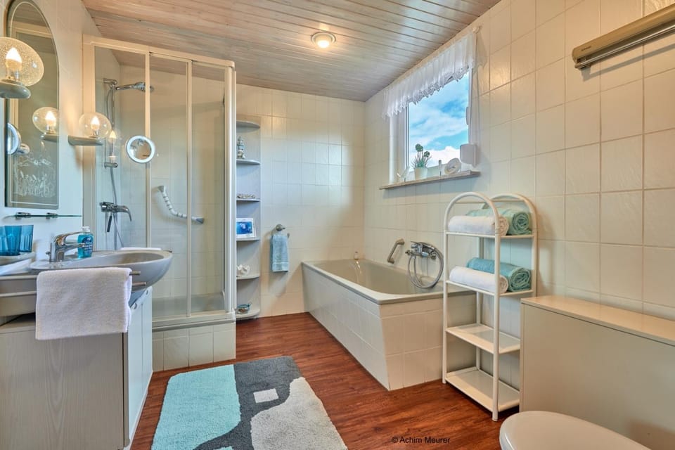 Shower, Toilet, Bathroom, Bath