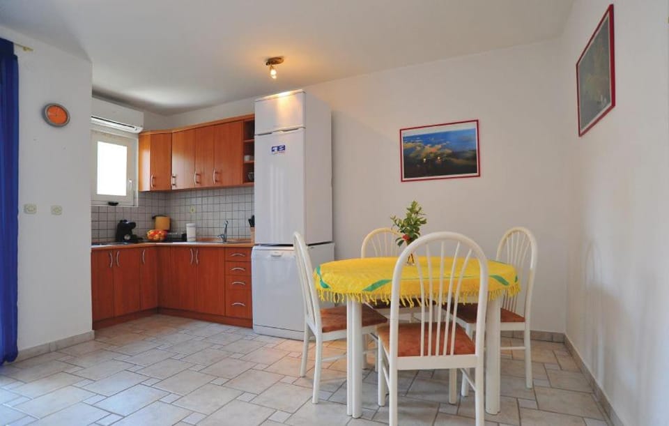 Apartman JADRANKO Murter in a quiet environment near the center and the beach Apartment in Murter