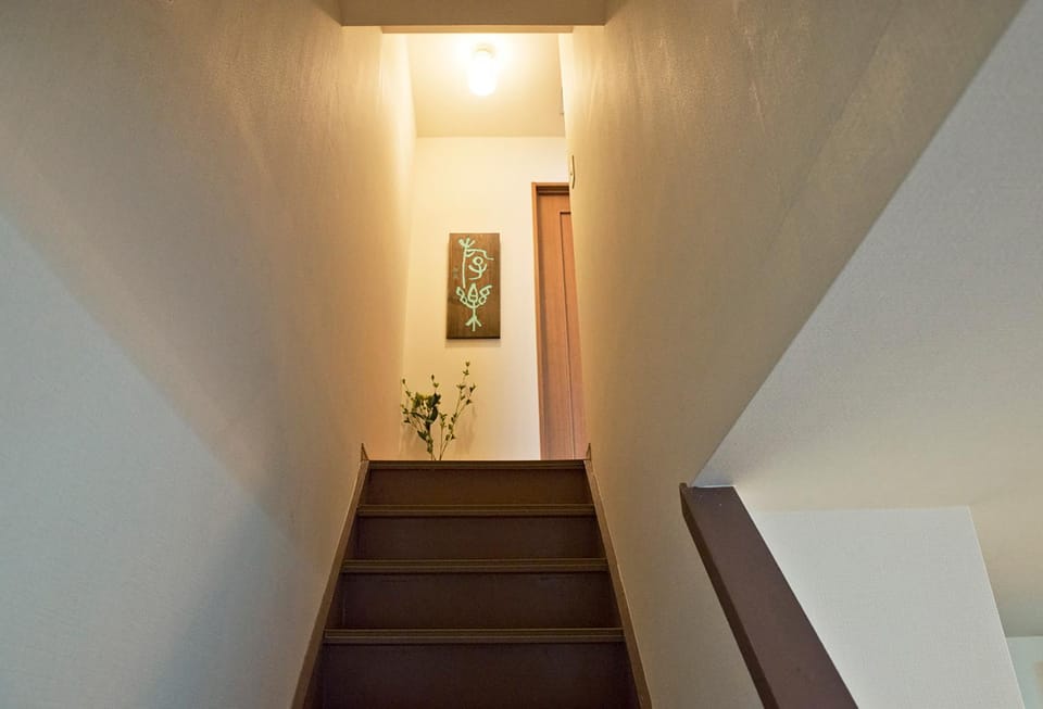 Staff, People, Living room, Decorative detail, On site, Family