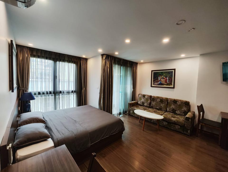 Photo of the whole room, Bedroom