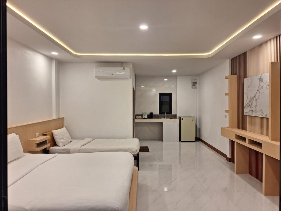 Bed, Kitchen or kitchenette, Living room, Photo of the whole room, Seating area, Bedroom, air conditioner