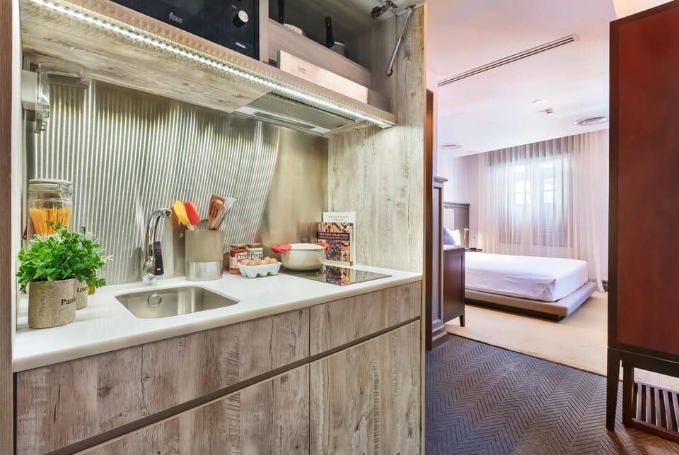 Kitchen or kitchenette