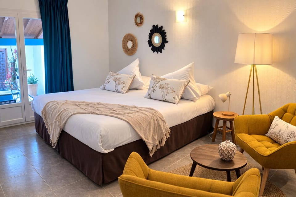 Seating area, Bedroom