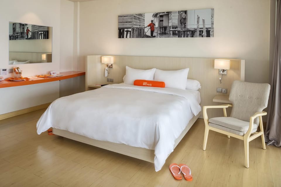 Bed, Photo of the whole room, Bedroom, Garden view