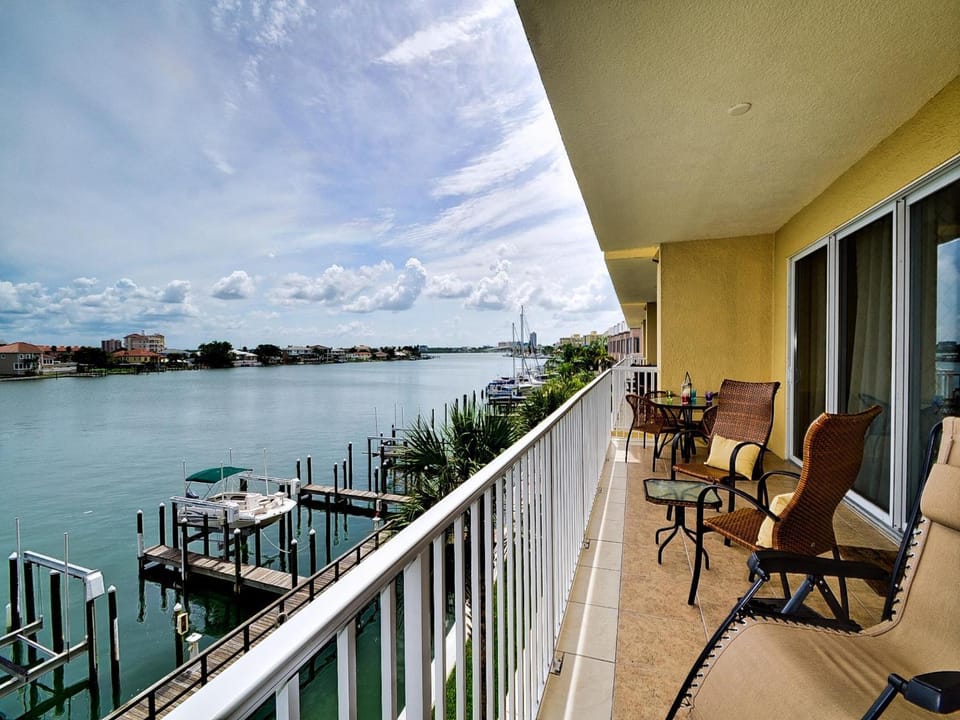 Bay Harbor 302 Apartment in Clearwater Beach