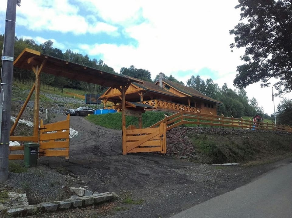 Pod Zielonym Dachem House in Lower Silesian Voivodeship