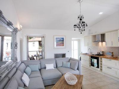 Kitchen or kitchenette, Living room, Dining area