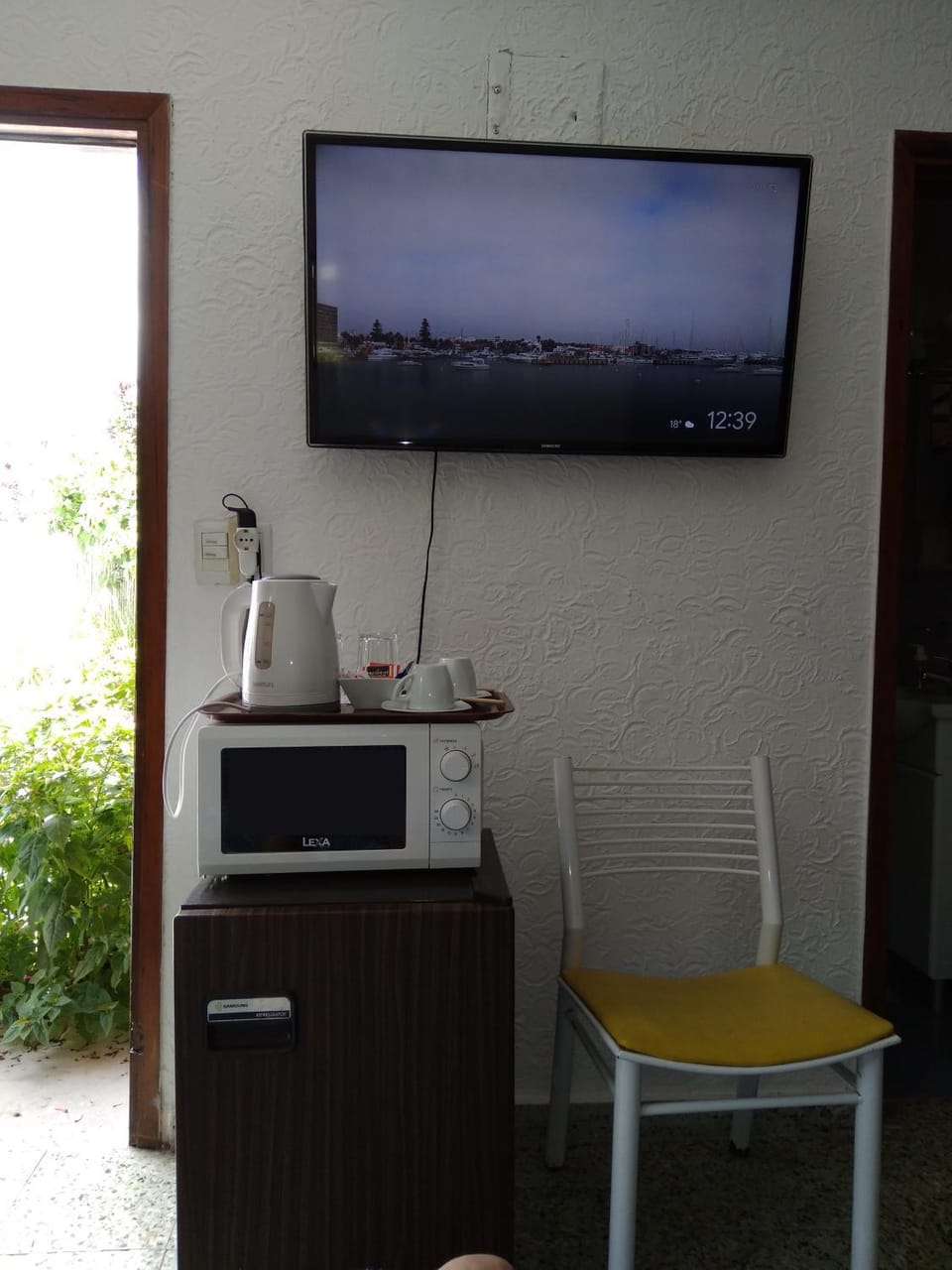 Coffee/tea facilities, microwave, minibar