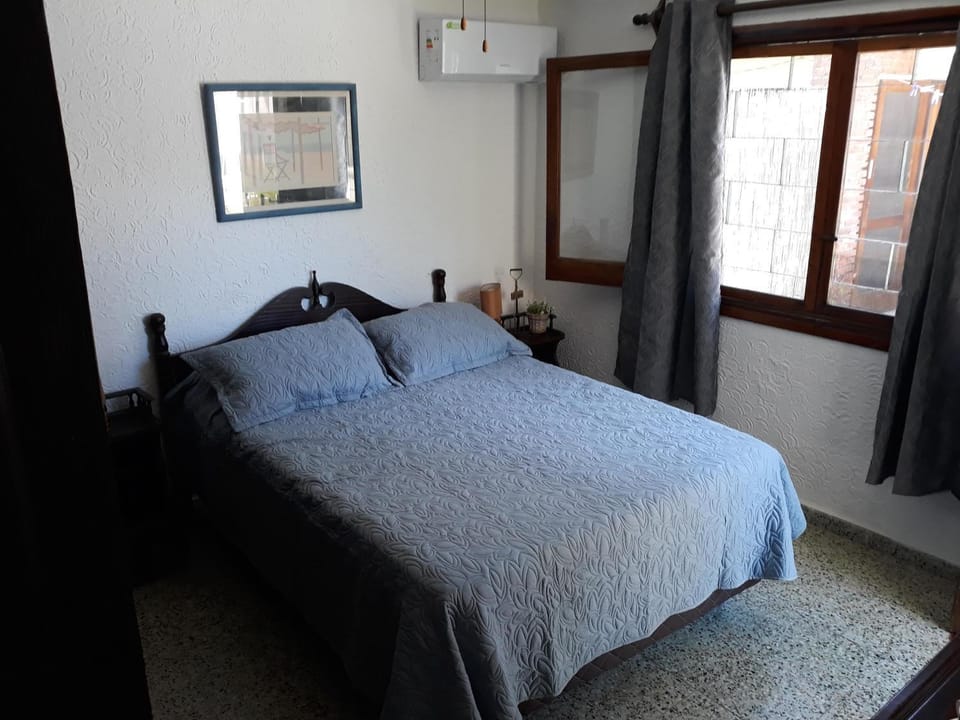 Bed, Photo of the whole room, Bedroom, air conditioner