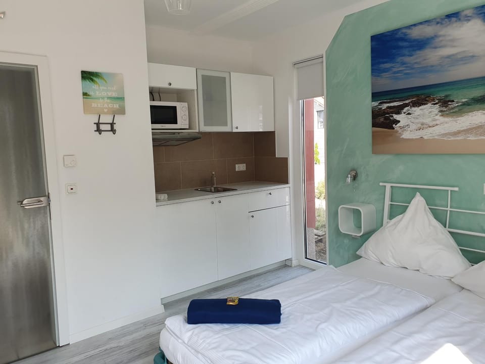 Bed, Kitchen or kitchenette