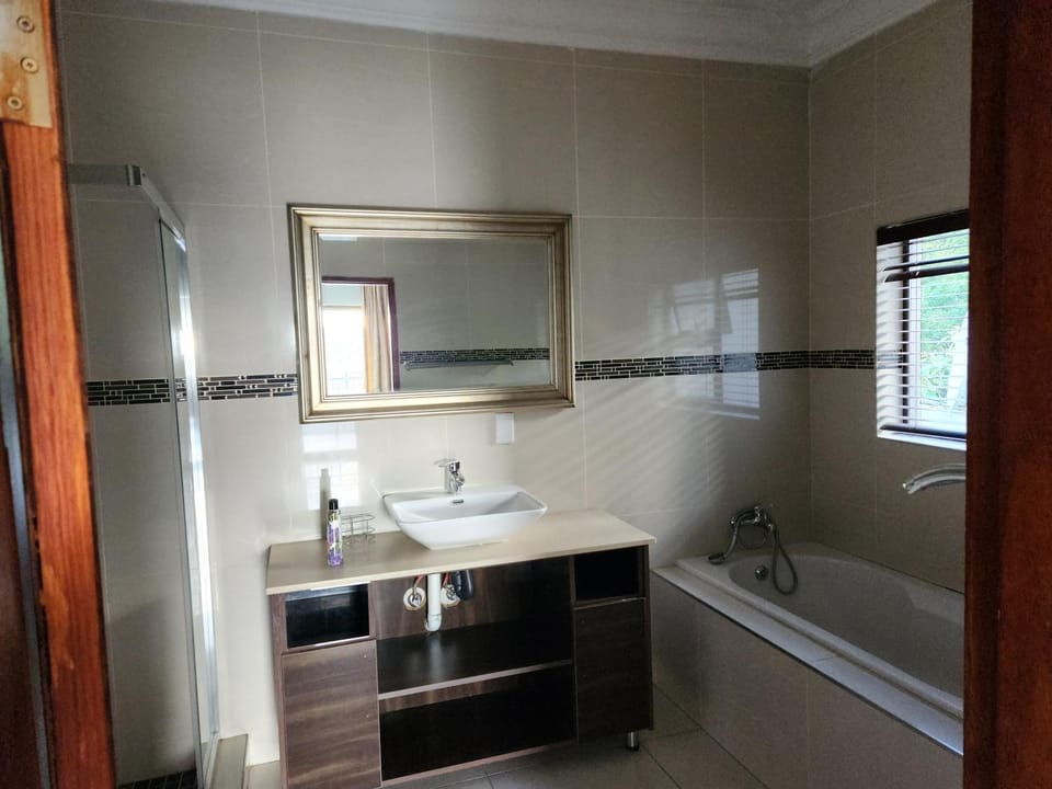 Bryanston Drive Elegant Guesthouse & Boardroom Facilities Bed and Breakfast in Sandton