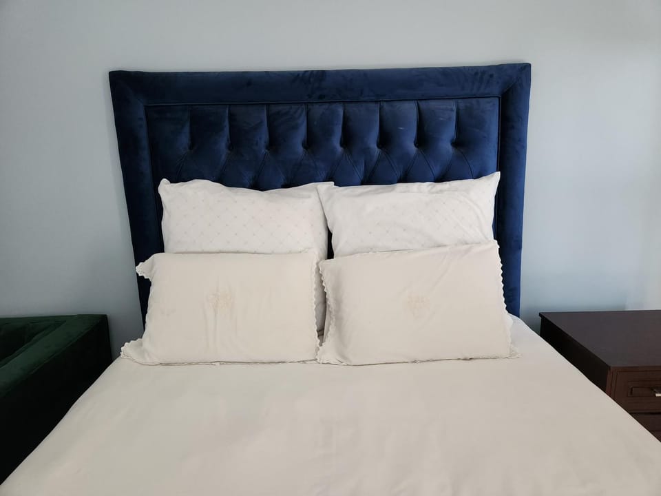Bryanston Drive Elegant Guesthouse & Boardroom Facilities Bed and Breakfast in Sandton