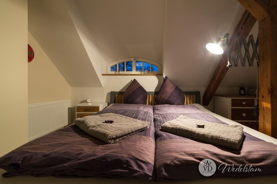Bed, Photo of the whole room, Decorative detail, Bedroom